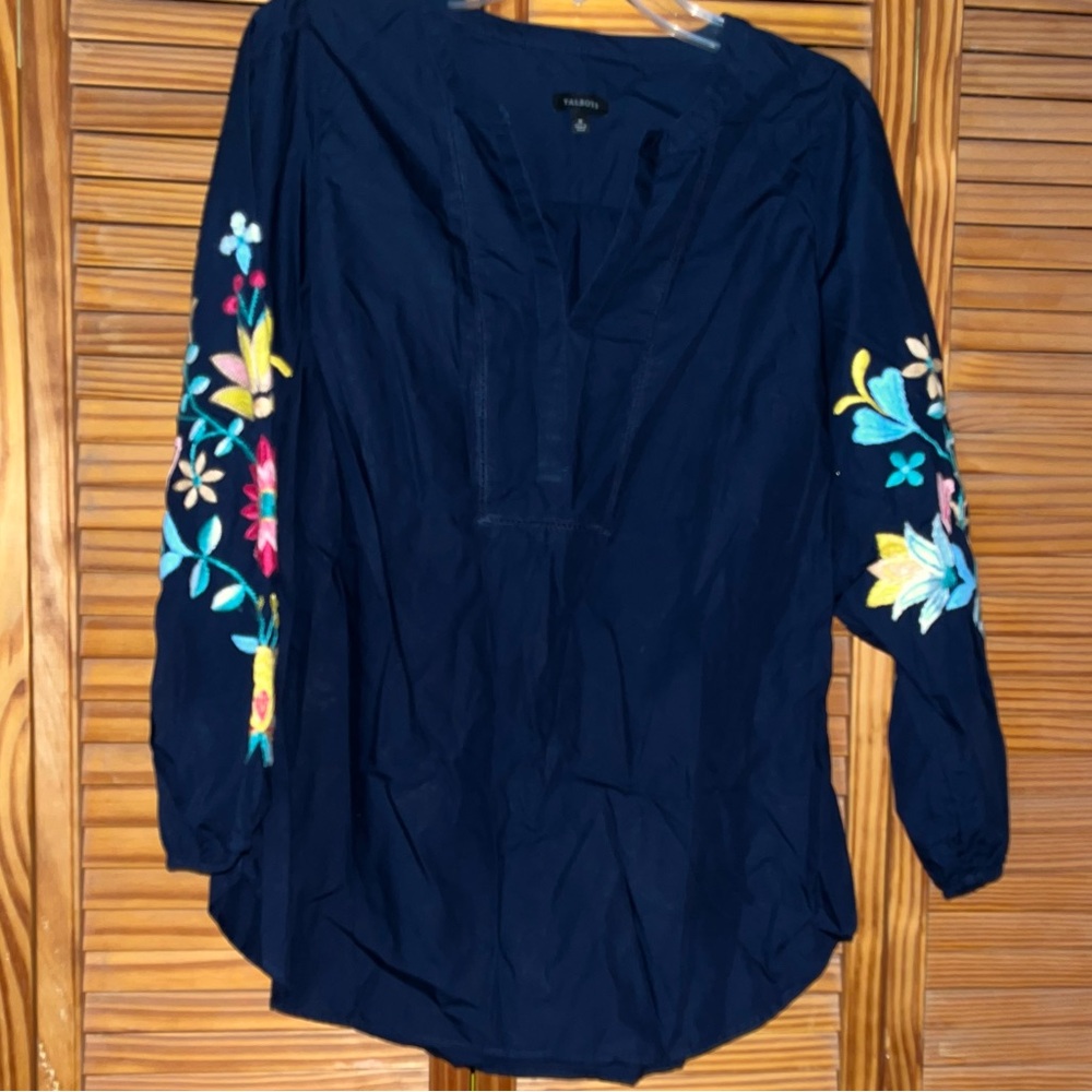 Talbots Floral Embroidered Sleeve Blue Poplin Top Size Medium